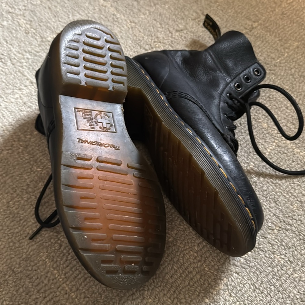 Dr. Martens 1460 Pascal boot in black - Picture 4 of 5